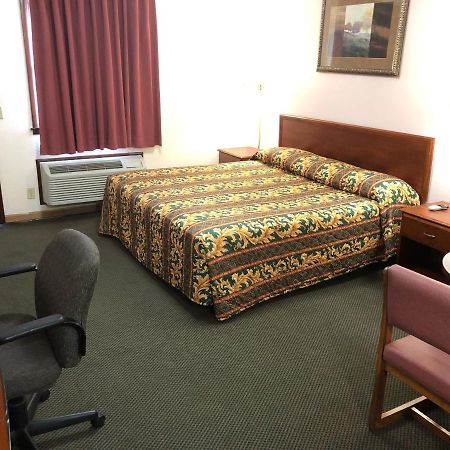 Budget Host Inn - Emporia Extérieur photo