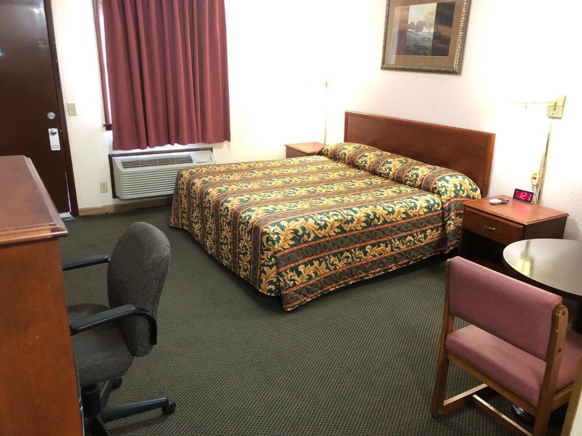 Budget Host Inn - Emporia Extérieur photo