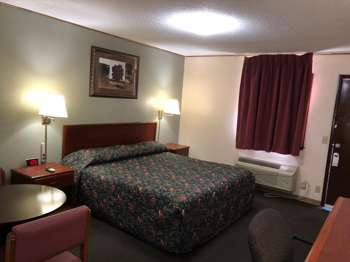 Budget Host Inn - Emporia Extérieur photo