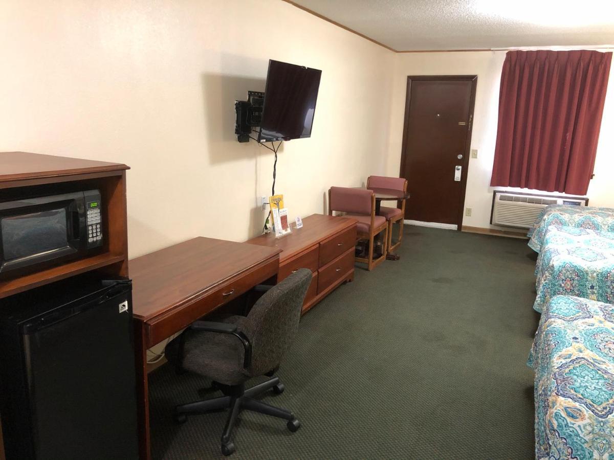 Budget Host Inn - Emporia Extérieur photo