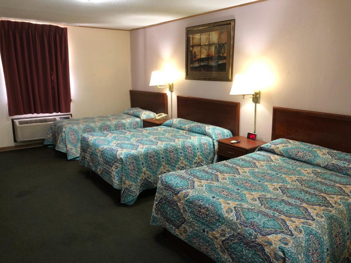 Budget Host Inn - Emporia Extérieur photo