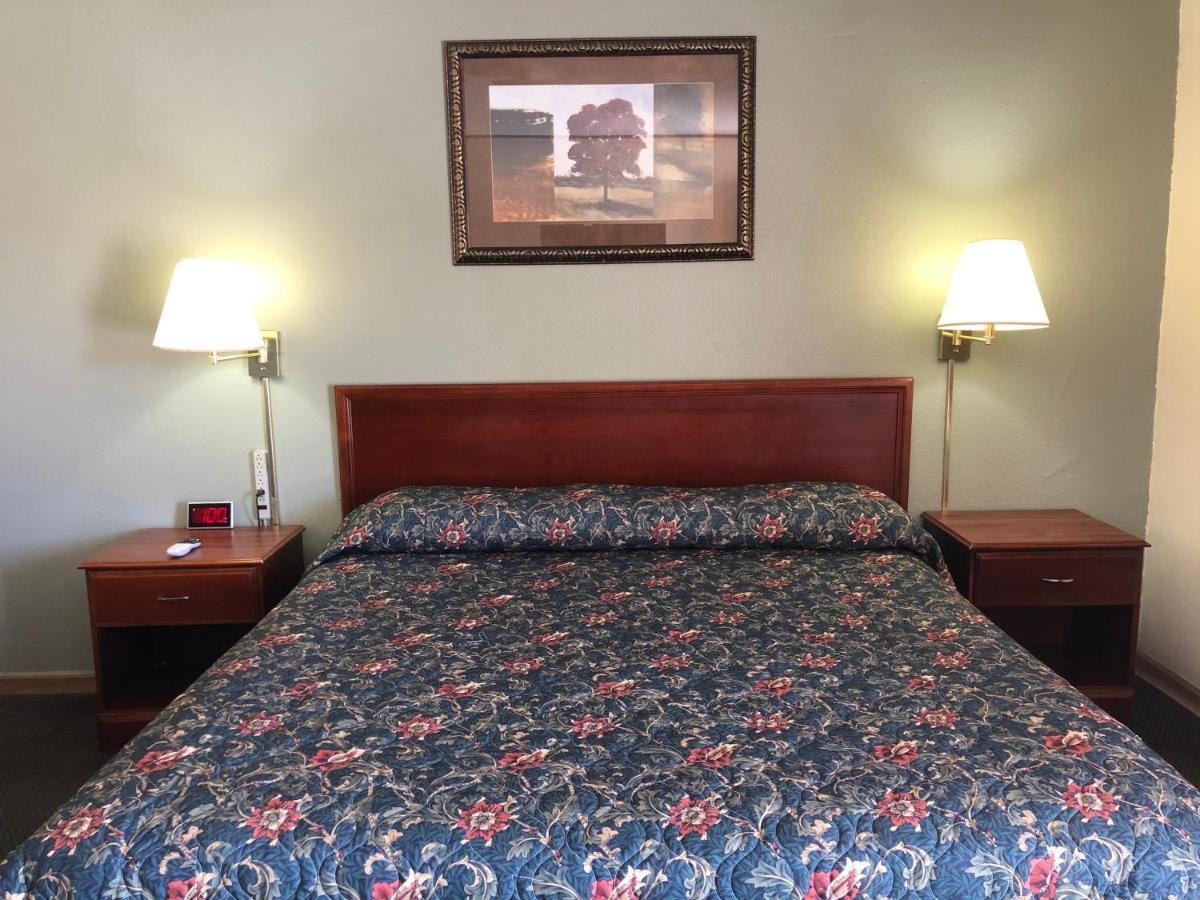 Budget Host Inn - Emporia Extérieur photo